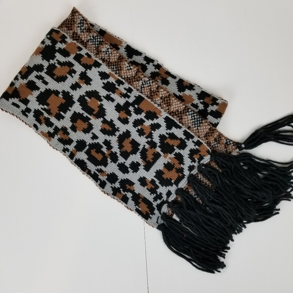 Old Navy Accessories - Old Navy NWOT long animal print winter scarf